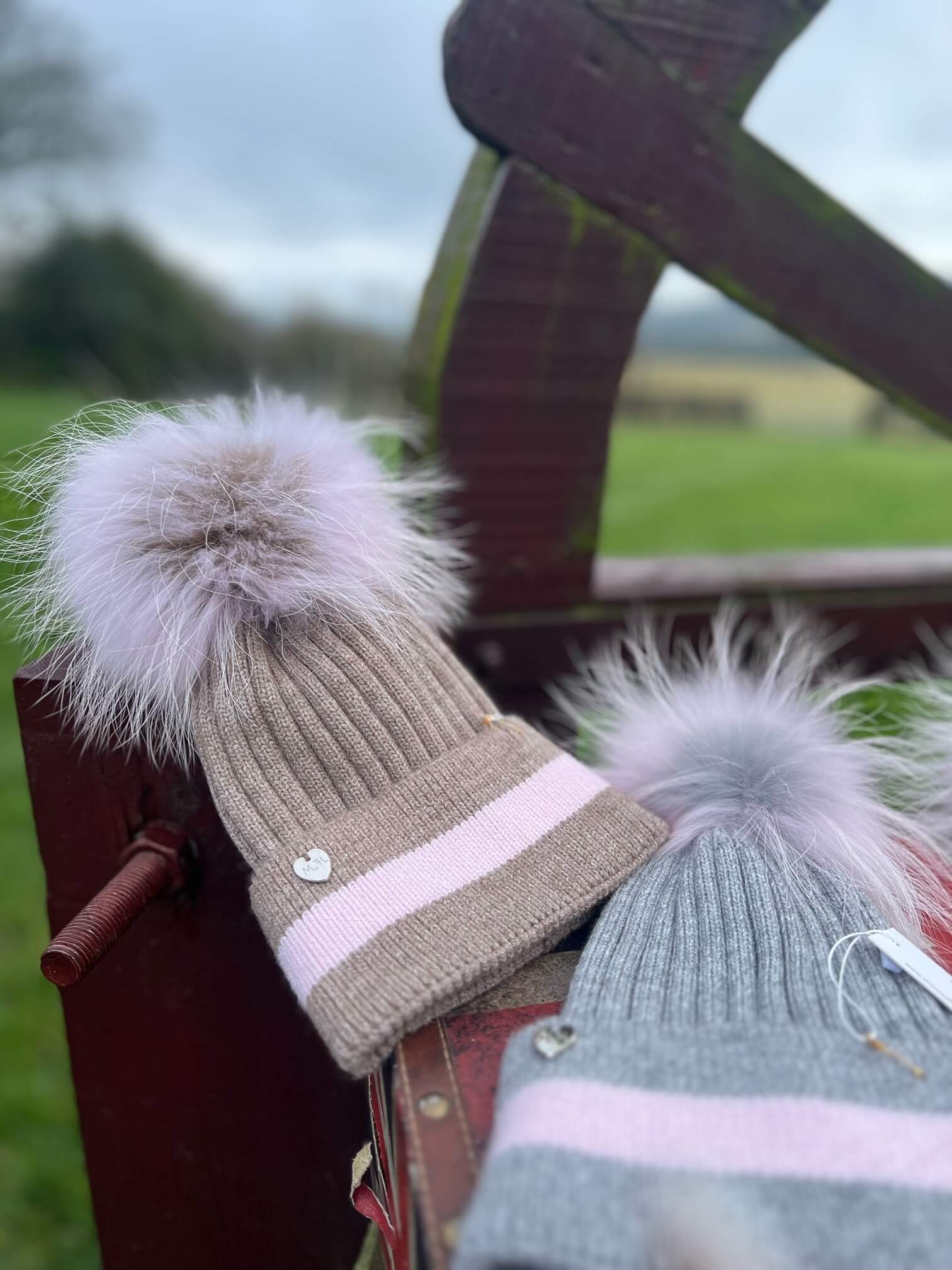 Big fluffy 2024 bobble hat